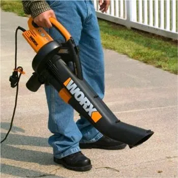 worx trivac is very easy to handle with its soft grip